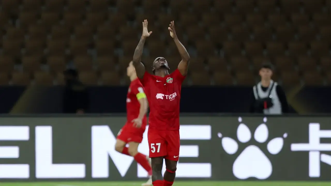 كيف تشاهد مواجهة شباب الأهلي ضد ماتشيدا زيلفيا عبر القنوات الناقلة؟